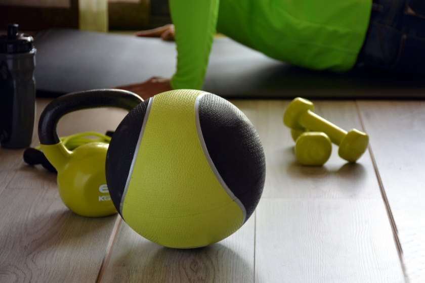 medicine-ball-benefits-the-ultimate-guide-apr-2020-update