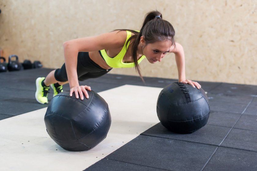 medicine-ball-benefits-the-ultimate-guide-apr-2020-update